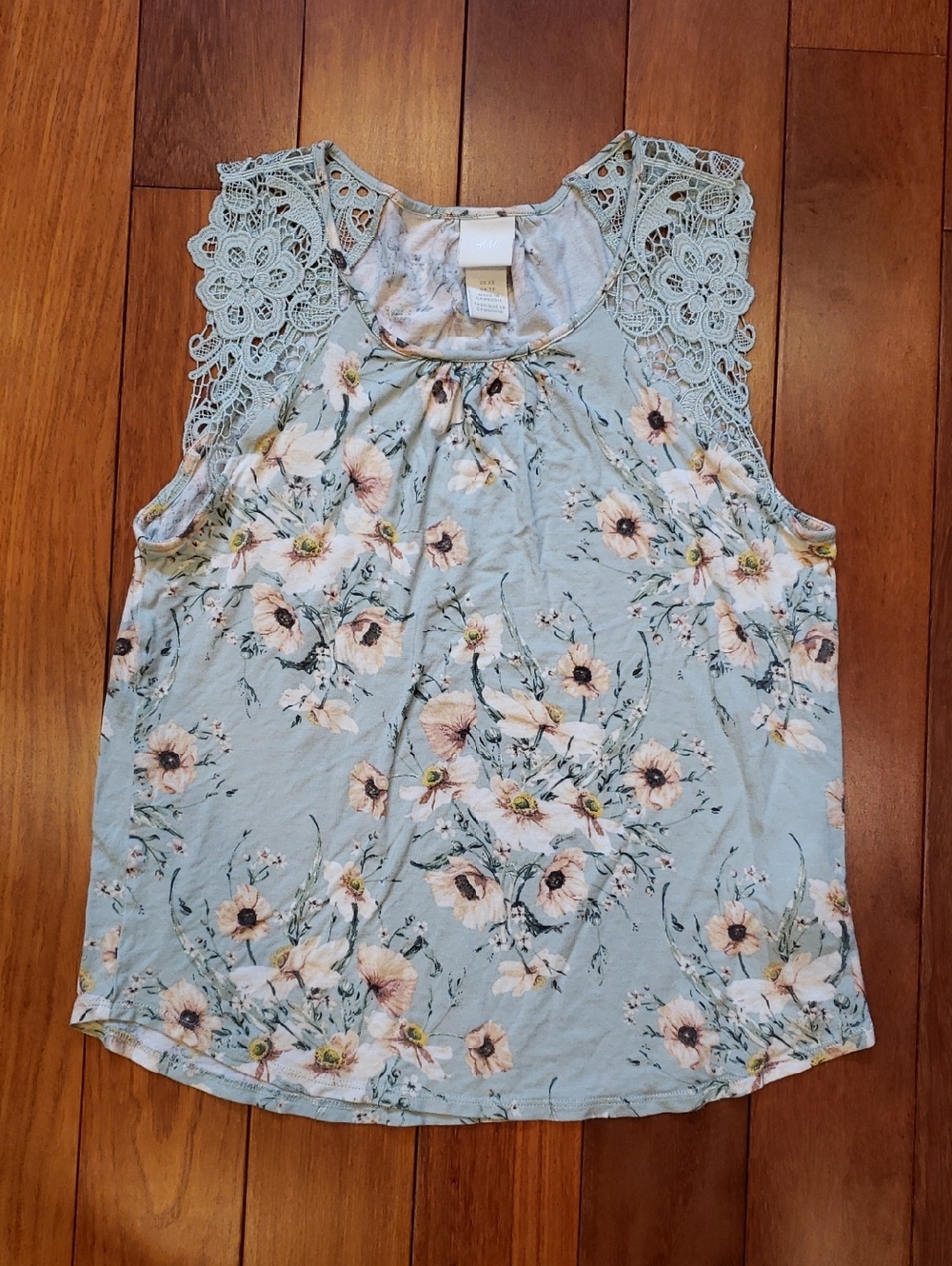 H&M Women's XS Sleeveless Lace detail floral blouse